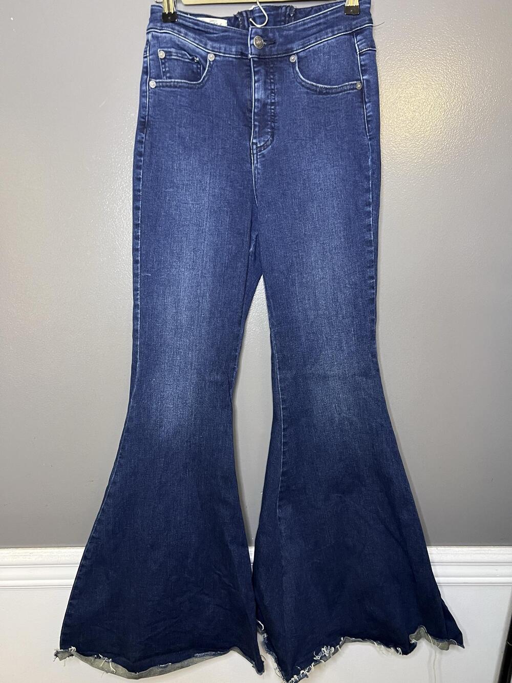 We The Free Curvy Flare Jeans Womens 27 High Rise Medium Wash Blue Frayed Denim